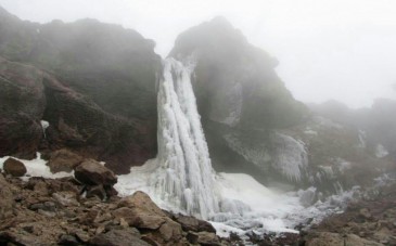 آبشار یخی، آبشاری شگفت‌انگیز در مازندران