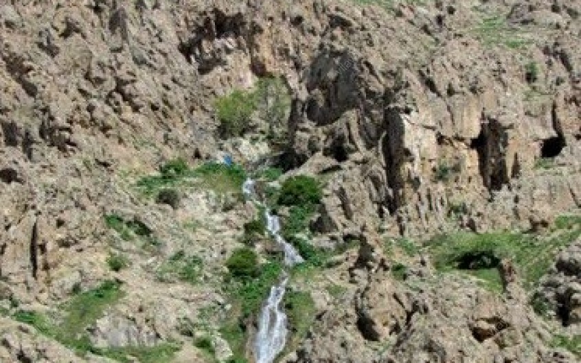 آبشار صخره‌ای قلعه دختر