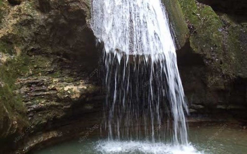 جاذبه‌ی خاص آبشار سنگ نو کجاست؟