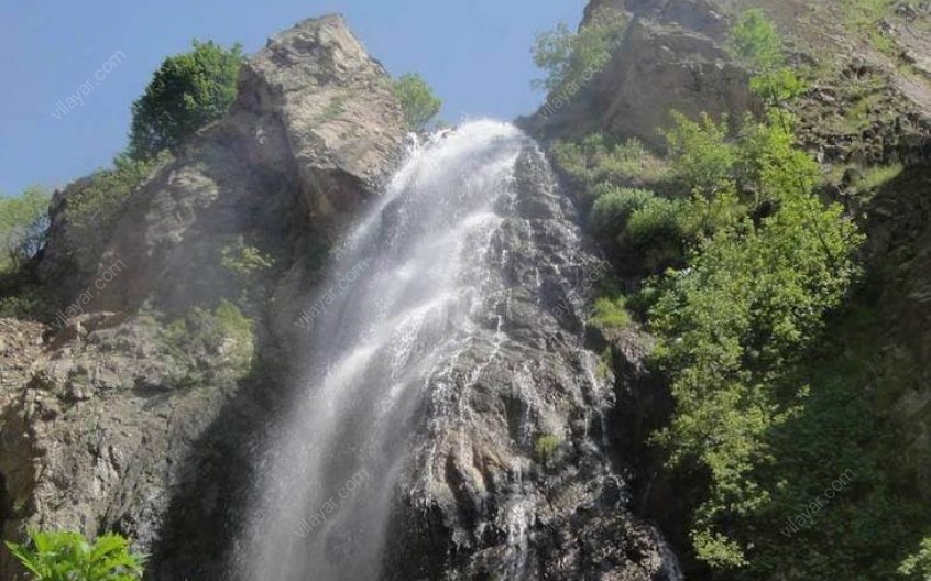 آبشار آکاپل، آبشاری با چشم‌اندازی بکر در کلاردشت