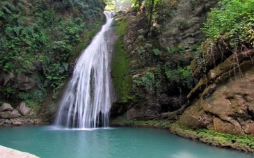 آبشارهای هفت‌گانه‌ی شیر آباد و غار دیو سپید
