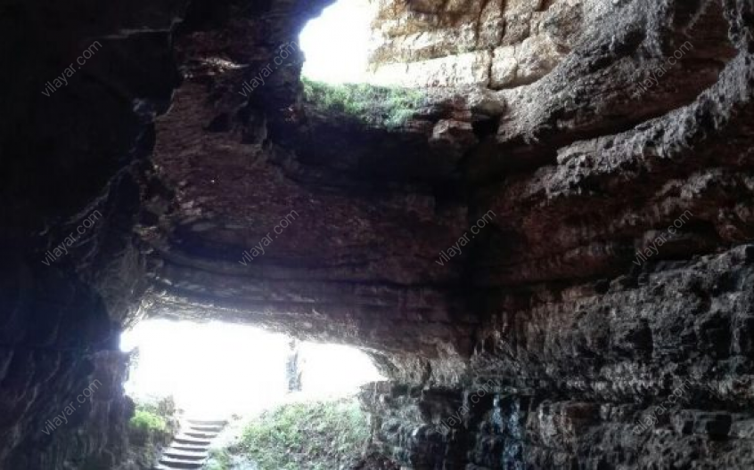 غار باستانی هوتو کمربند در کجا واقع شده است؟