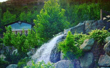 تابستانی دلچسب در پارک آبشار تهران