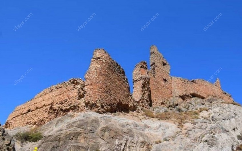 بخش های باقی مانده از قلعه مازیار