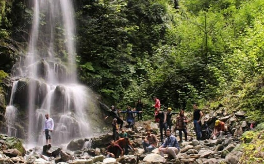 آبشار لاملیچ  بهشتی در دل طبیعت