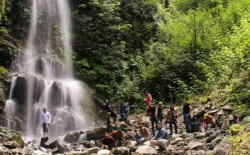 آبشار لاملیچ  بهشتی در دل طبیعت