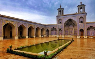 فارغ ز غوغای جهان در مسجد وکیل شیراز