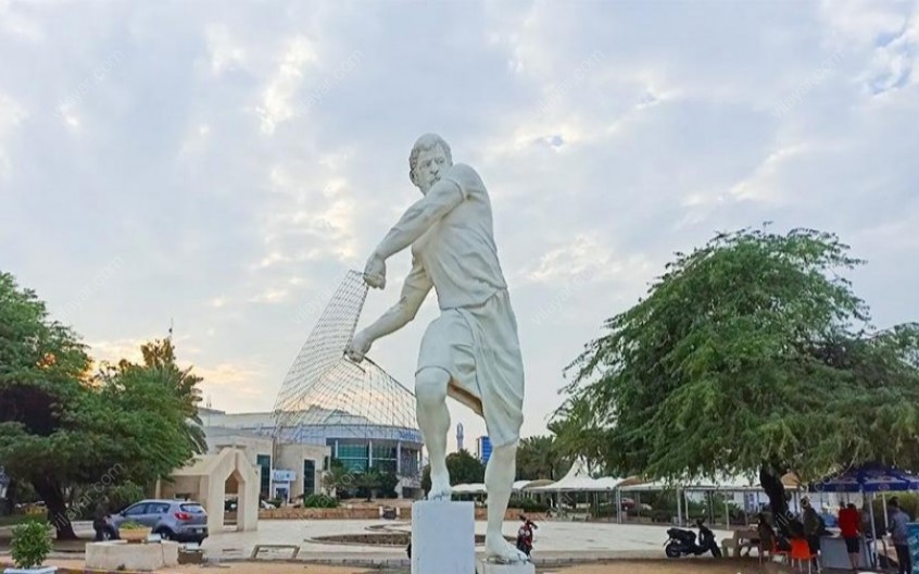 پارک ساحلی مرد ماهیگیر نماد کیش