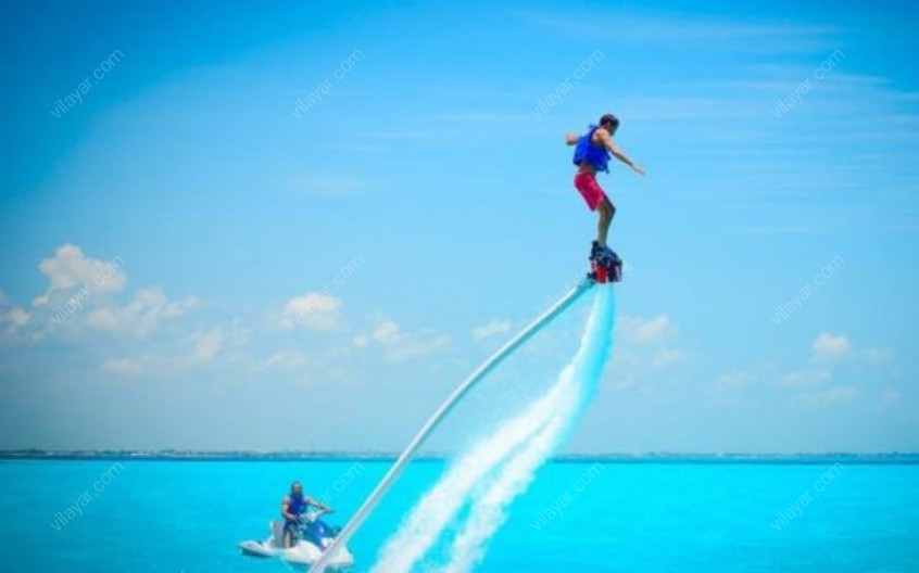 فلای بورد کیش؛ تفریحی هیجان انگیز با پرواز روی آب های نیلگون خلیج فارس