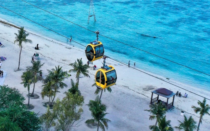 تله کابین میکامال کیش؛ سفر هوایی بر فراز جزیره