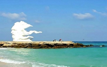 پارک ساحلی سیمرغ کیش؛ فضایی با سواحل شنی نرم و آب های زلال