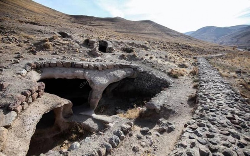 روستای حیله ور با خانه های دستکند در زیر زمین