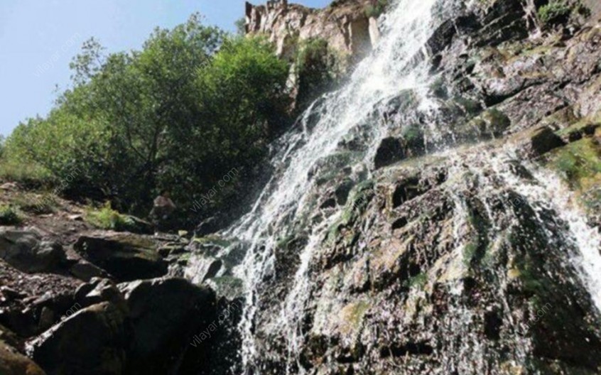 روستای عیش آباد؛ روستایی شناخته شده با آبشار معروفش