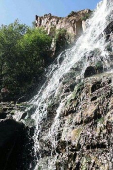 روستای عیش آباد؛ روستایی شناخته شده با آبشار معروفش