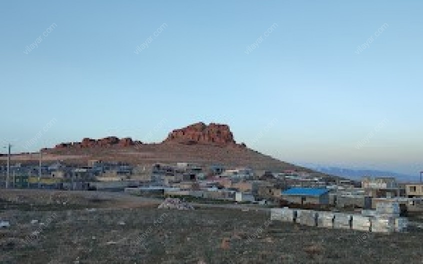 قلعه آل قیه سی؛ بنایی به جا مانده با ساختار سنگی سرخ