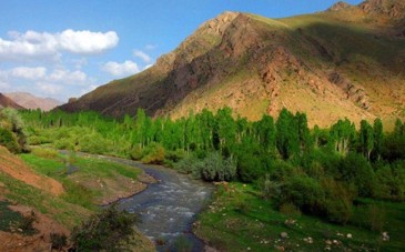 راهنمای سفر به عجب شیر؛ شهری با طبیعتی چشم نواز و مکان های تاریخی