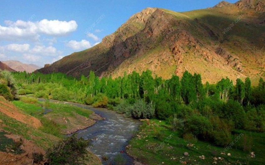راهنمای سفر به عجب شیر؛ شهری با طبیعتی چشم نواز و مکان های تاریخی