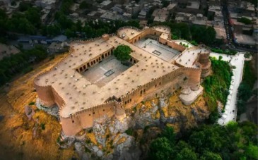 اجاره ویلا در لرستان | تجربه اقامت در دل طبیعت سبز و آبشارهای منحصر به فرد غرب ایران