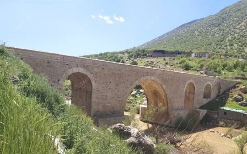 پل کاکا رضا شاهکار معماری و پیوندی تاریخی در دل طبیعت لرستان