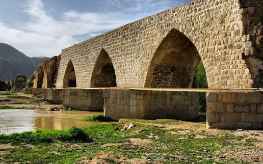 پل شاپوری نماد ارتباط و همدلی در قلب ایران