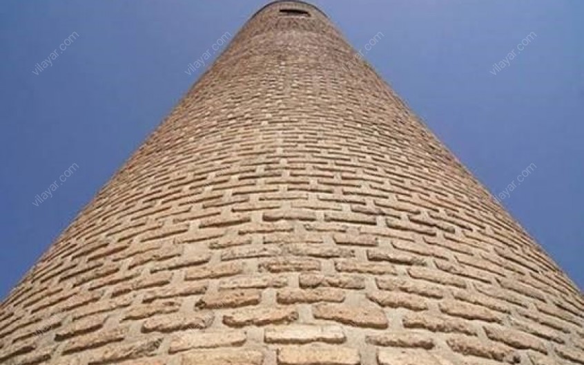 مناره آجری لرستان نماد تاریخ و هنر در دل دشت‌های سرسبز