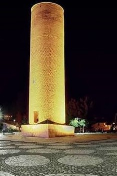 مناره آجری لرستان نماد تاریخ و هنر در دل دشت‌های سرسبز