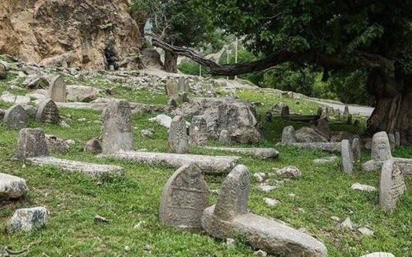 گورستان تاریخی بزنوید لرستان