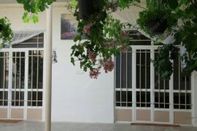 خانه ویلایی حیاط دار دربست سنتی نزدیک زاینده رود