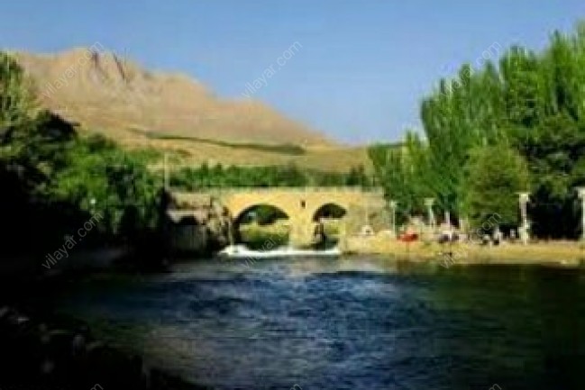 خانه ویلایی حیاط دار دربست سنتی نزدیک زاینده رود